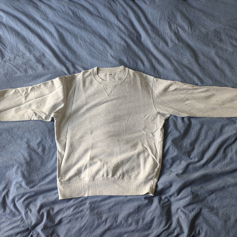 Men's Gray Uniqlo Sweater